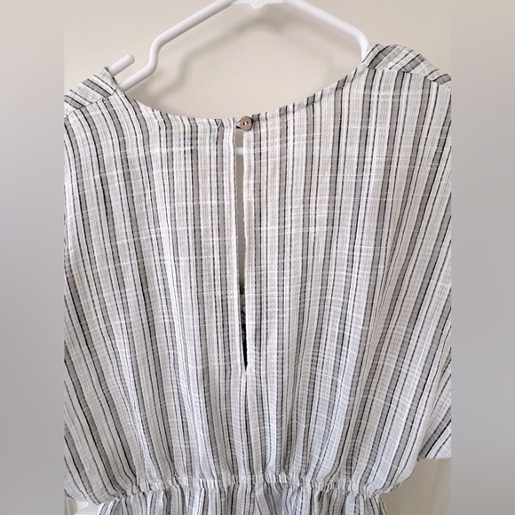 Women’s Grey Striped Romper. Size Large. - Picture 4 of 4